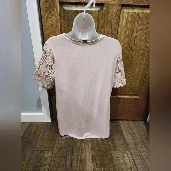 Adrianna Papell Pink Pullover w/Lace Bodice and lace Short Sleeves Size Medium - Picture 3 of 6